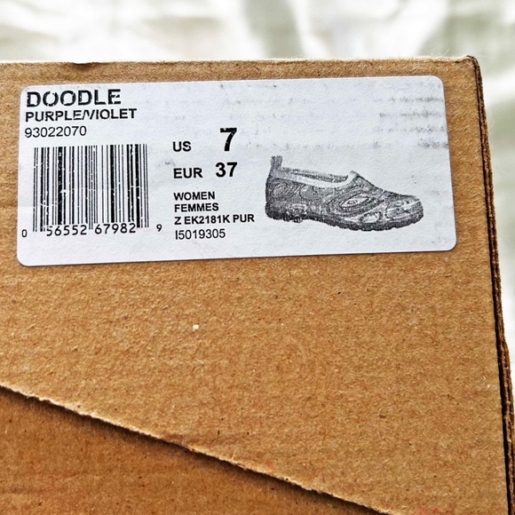 SHOES, KAMIK 4 WHEEL DRIVE OUTDOOR GEAR, RUBBER, SZ 7, PURPLE MIX, MADE IN CANAD - Picture 3 of 10